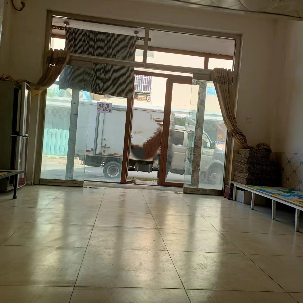 出租：文登開發(fā)區(qū)玫瑰公寓一樓（年租金5500元）