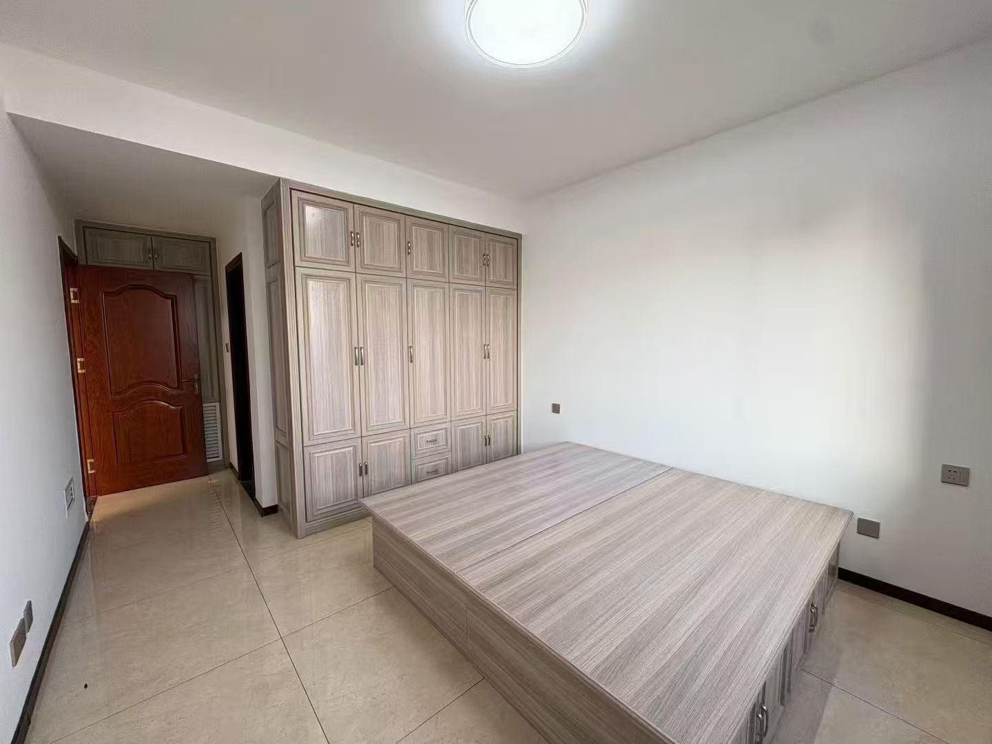 人和國際電梯八樓145.48平三室兩衛(wèi)品牌裝修59.8萬 人和國際電梯八樓145.48平三室兩衛(wèi)品牌裝修59.8萬