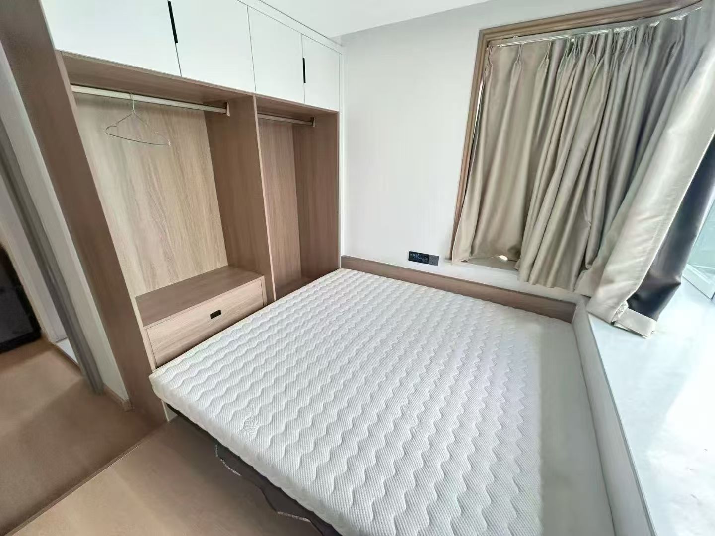 可短租山偉學(xué)府，電梯南向900一個(gè)月