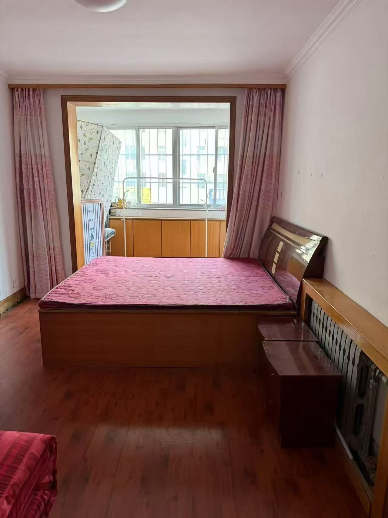 西樓一樓，雙氣齊全兩室650一個月，