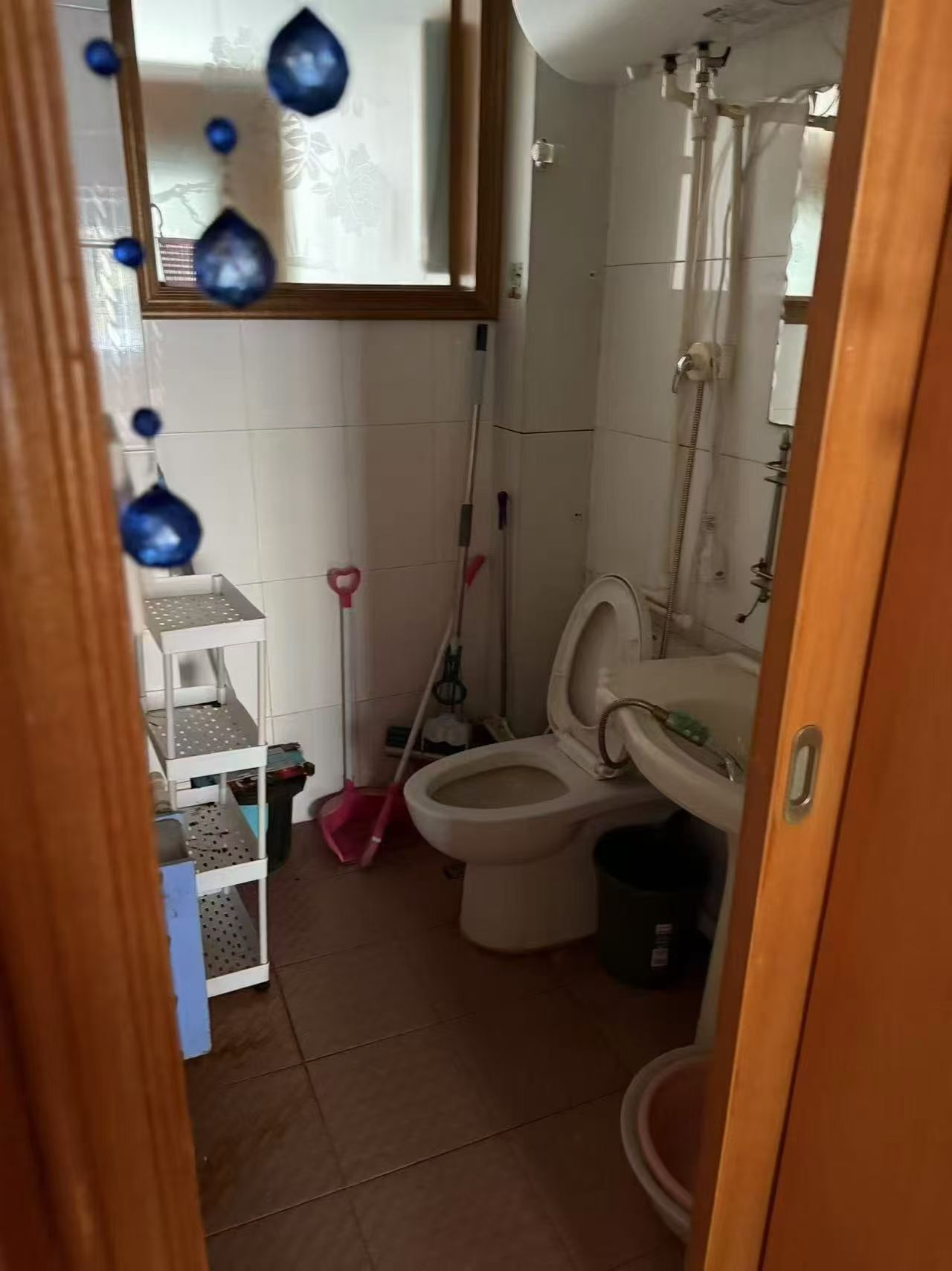 西樓一樓，雙氣齊全兩室650一個月，