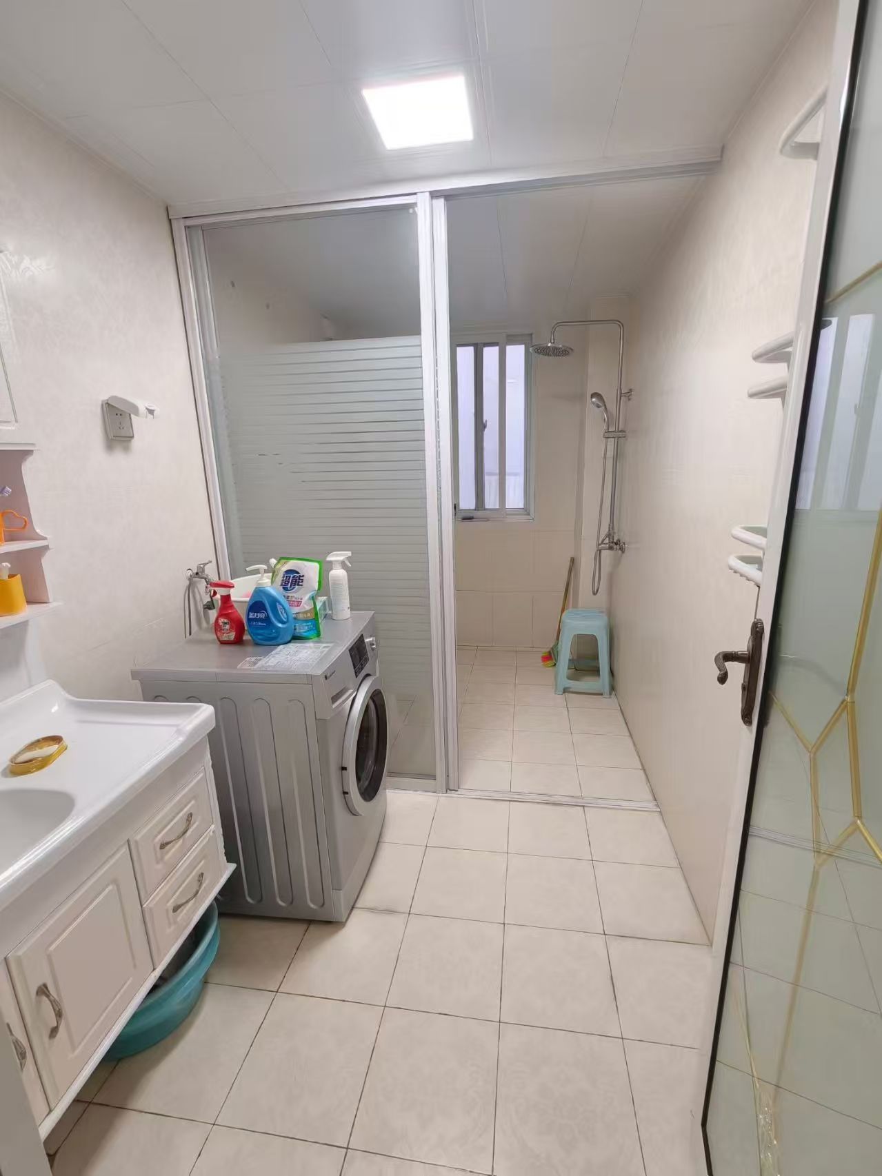 山川文苑多層五樓頂二151平三室兩衛(wèi)月租1300元