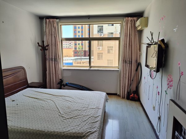 實驗中學、河南小學、文登二中附近書香社區(qū)樓房出租，家電齊全，