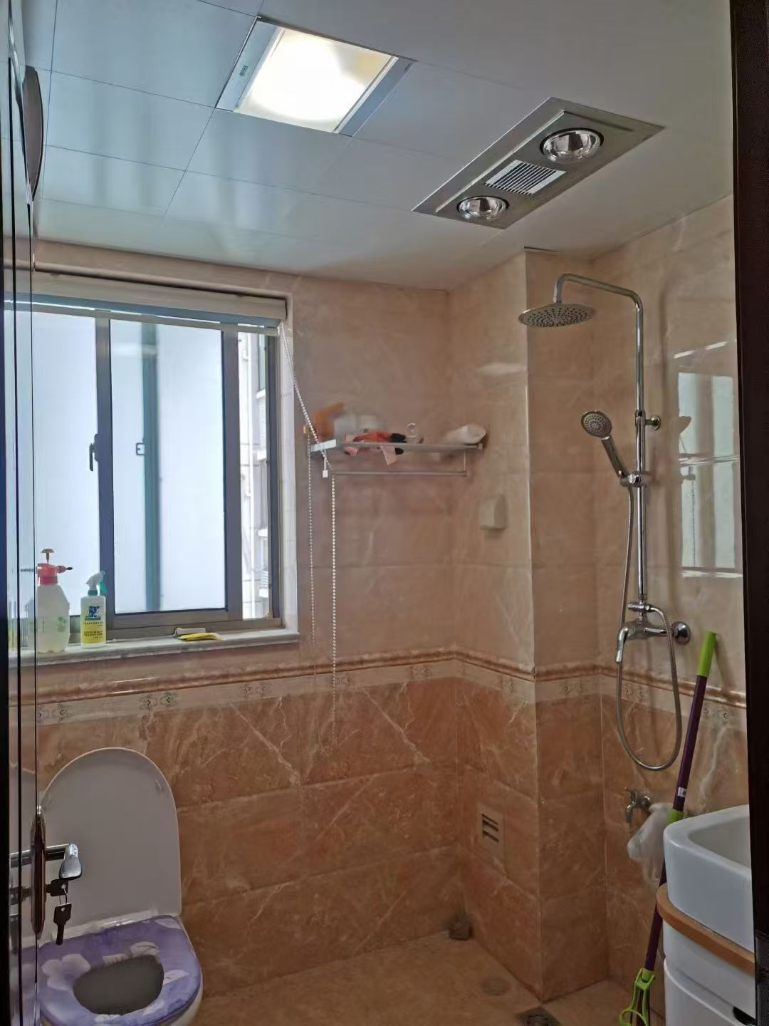 御臨華府三室兩衛(wèi)純實木中式裝修1600/月