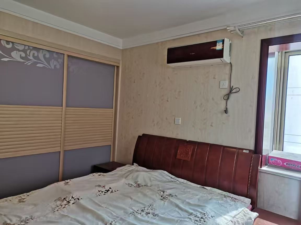 御臨華府三室兩衛(wèi)純實木中式裝修1600/月