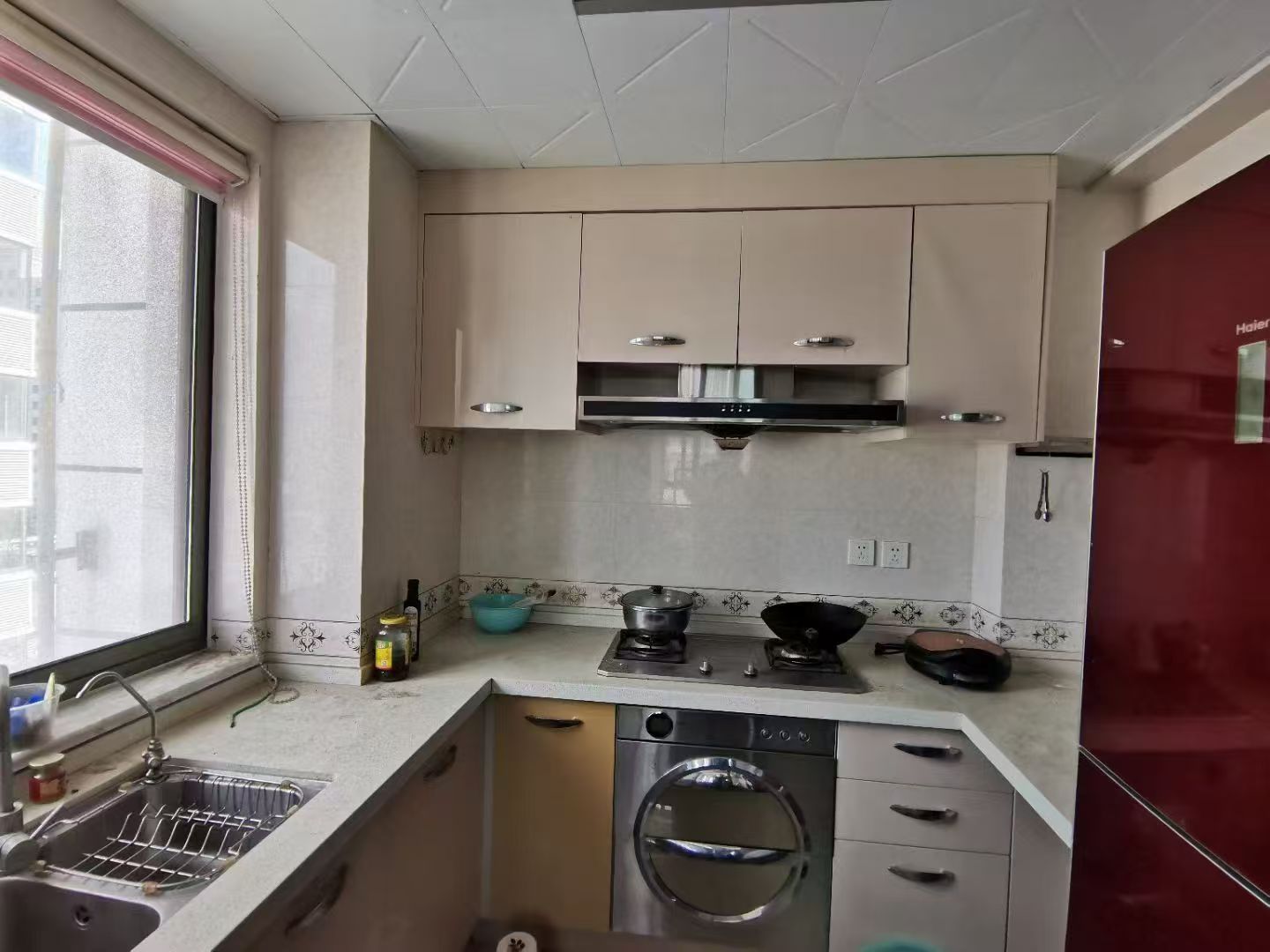 御臨華府三室兩衛(wèi)純實木中式裝修1600/月