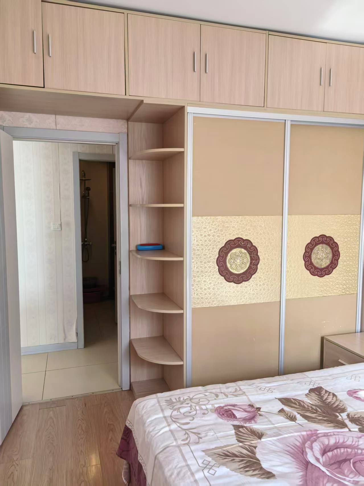 御林華府小區(qū)電梯房出租