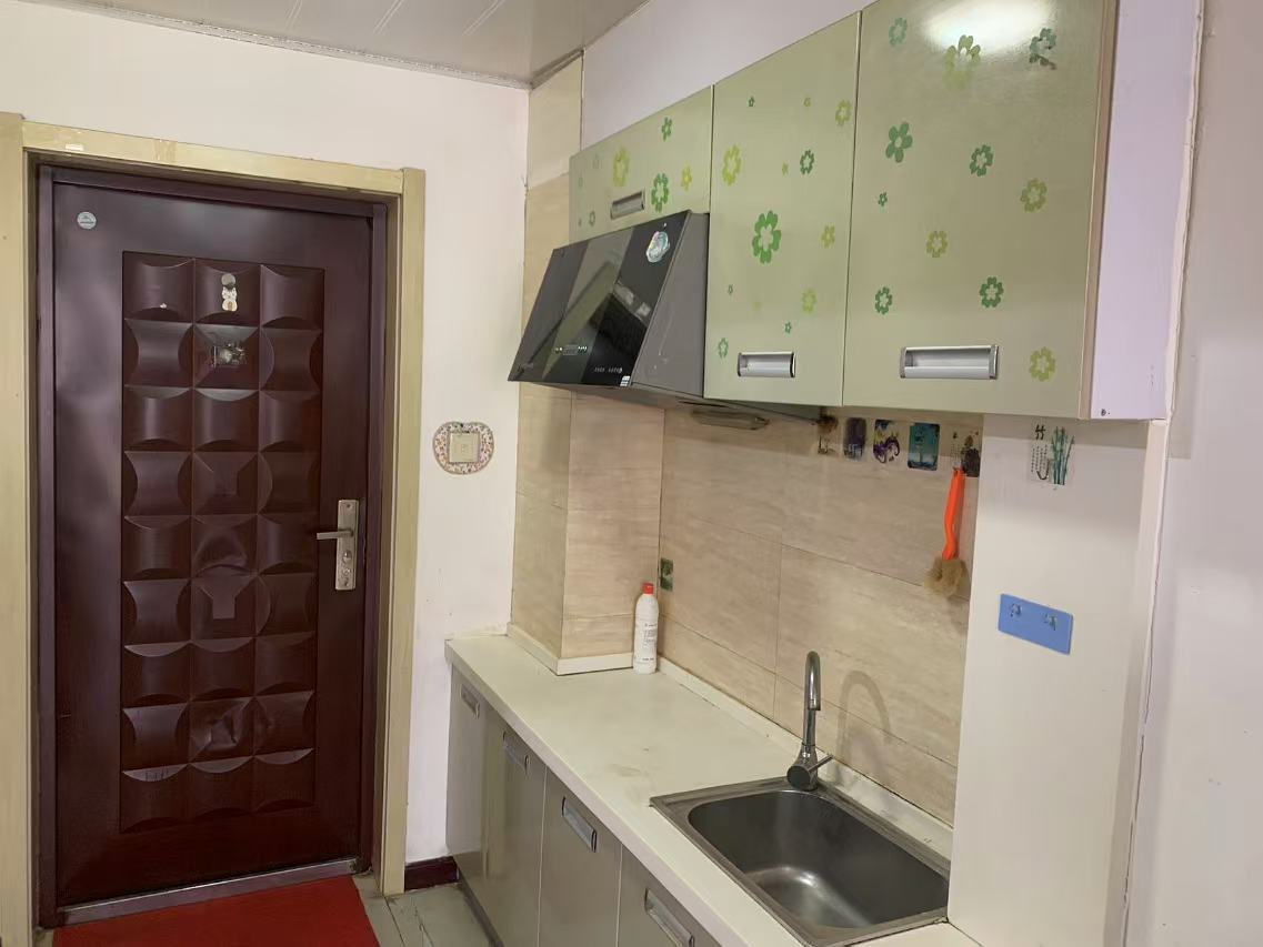 房東低價出租銀河公寓