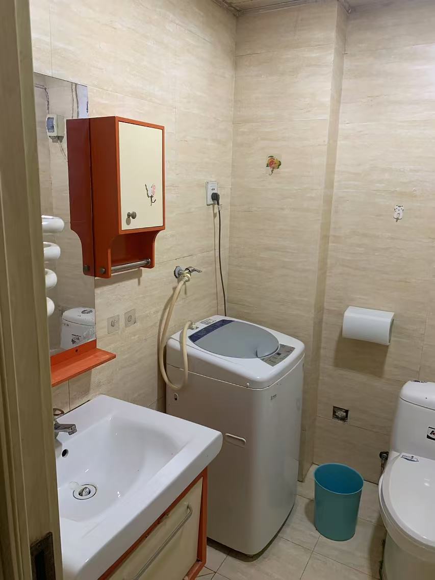 房東低價出租銀河公寓