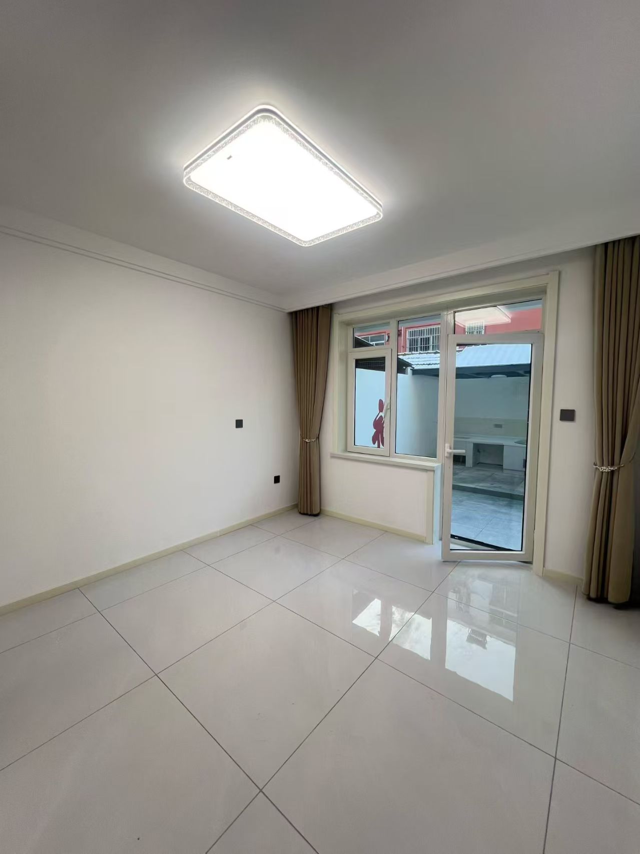 市中心的一樓帶院鐵鍋燉大鵝74.01平29.8萬 市中心的一樓帶院鐵鍋燉大鵝74.01平29.8萬