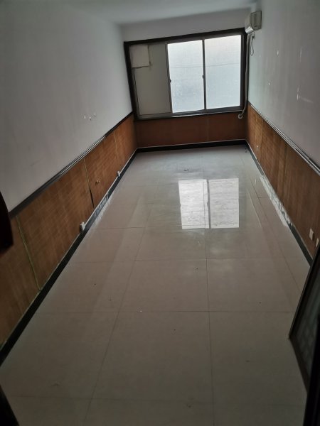 龍山路7天連鎖酒店樓下的臨街門市房出租