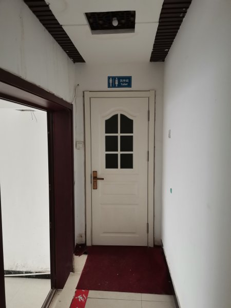 龍山路7天連鎖酒店樓下的臨街門市房出租