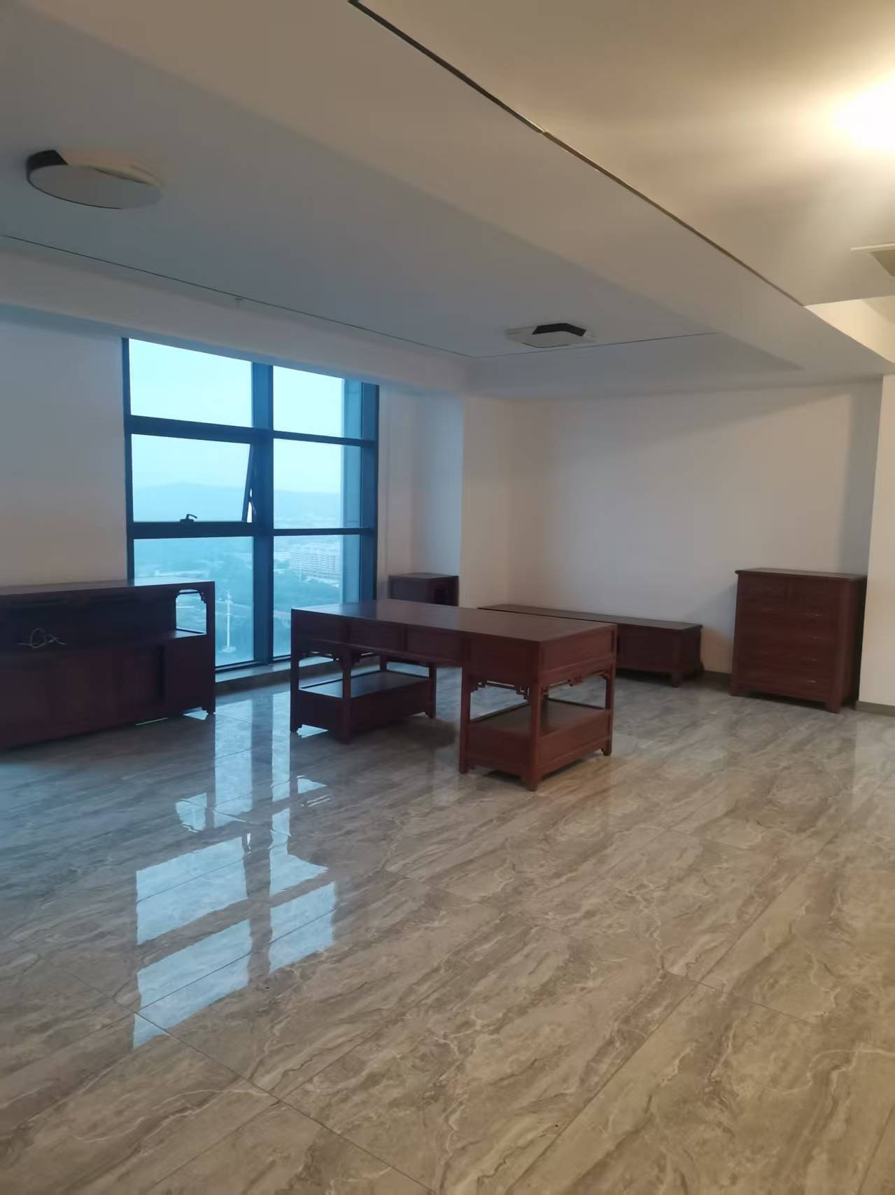 人和國際的辦公公寓出租，大小平方隨你選