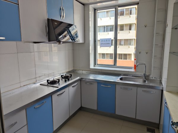 老一中對(duì)面，金泰小區(qū)住人二樓出租，拎包入住，年租，非誠勿擾。