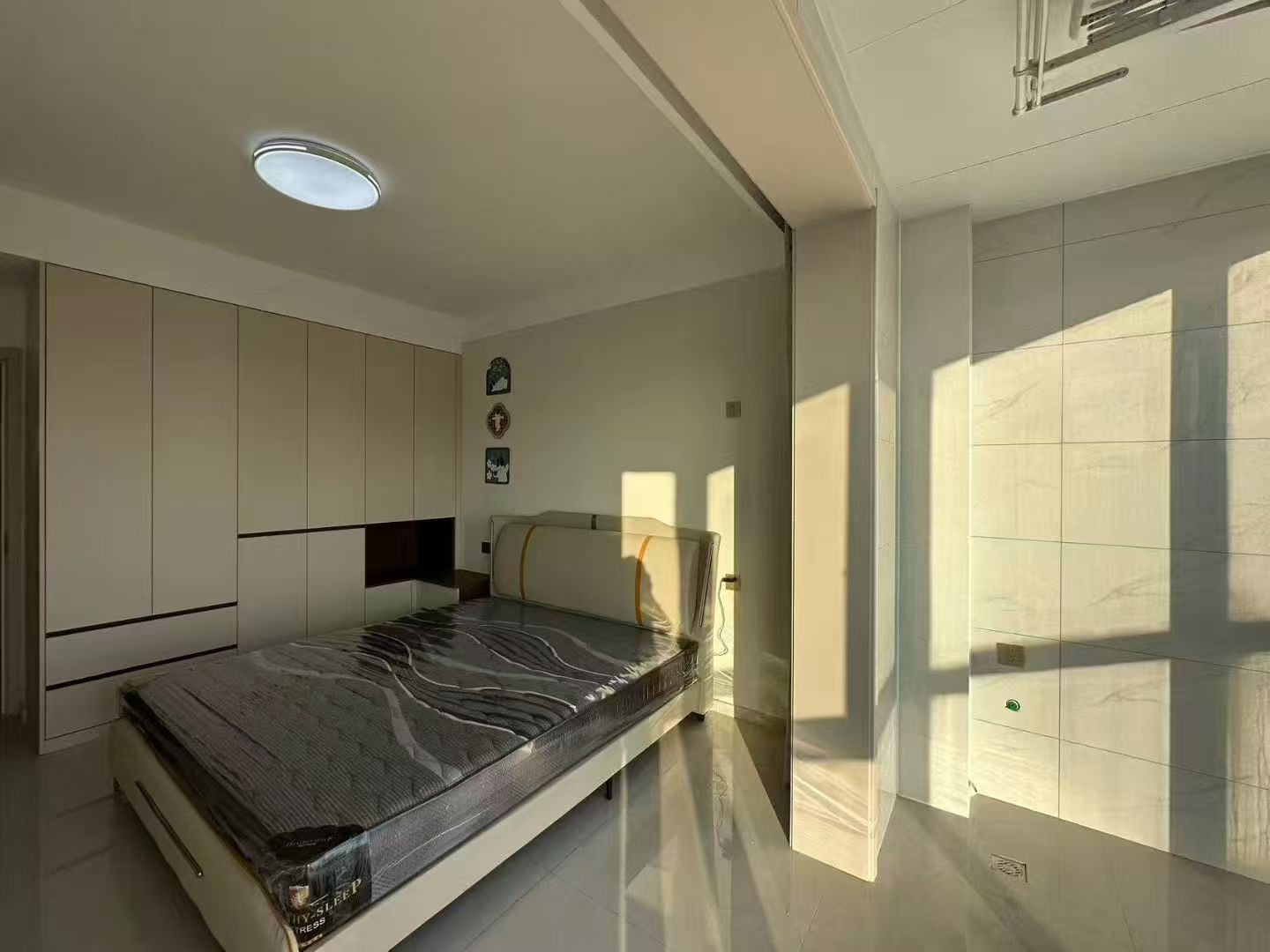 中央龍灣電梯17樓124平三室精裝修 未住69.8萬(wàn) 中央龍灣電梯17樓124平三室精裝修 未住69.8萬(wàn)