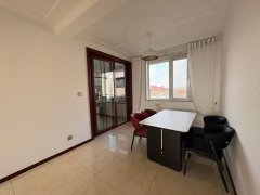 人和國際電梯八樓145.48平三室兩衛(wèi)品牌裝修59.8萬