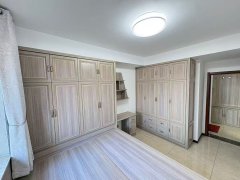 人和國際電梯八樓145.48平三室兩衛(wèi)品牌裝修59.8萬