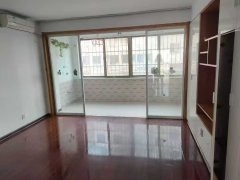 中心醫(yī)院北家屬樓框架一樓117平兩室35平車庫46.8萬