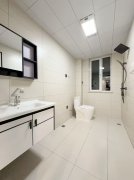 三里河居民小區(qū) 電梯小高層5樓 三室117.62平49萬(wàn)