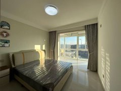 中央龍灣電梯17樓124平三室精裝修 未住69.8萬(wàn)