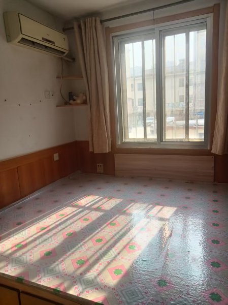 金山花園兩室一廳出租，家具家電齊全