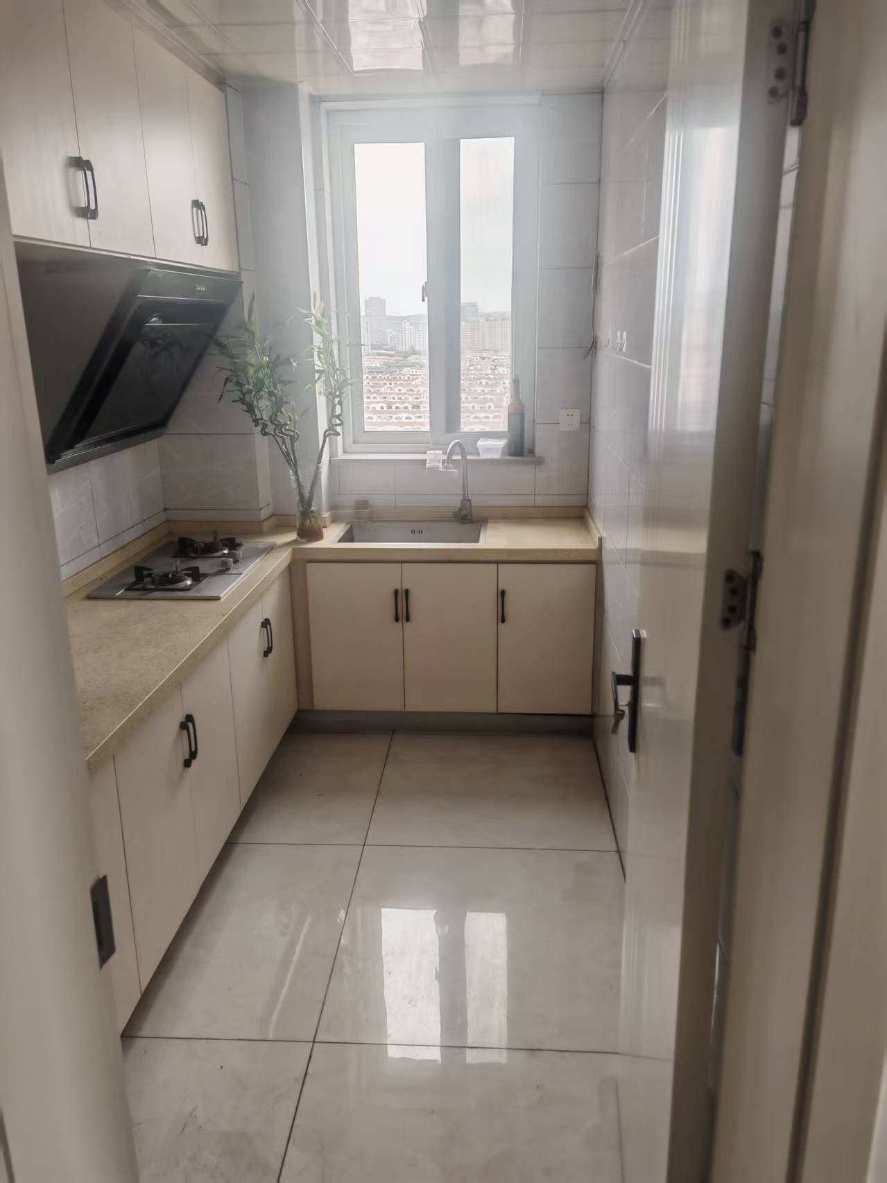 文山書香園70平房屋出租，帶草房，電梯房，家電家具齊全