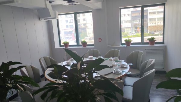 文登市區(qū)300平營業(yè)中餐館轉(zhuǎn)讓 上下兩層，臨街店鋪，地理位置