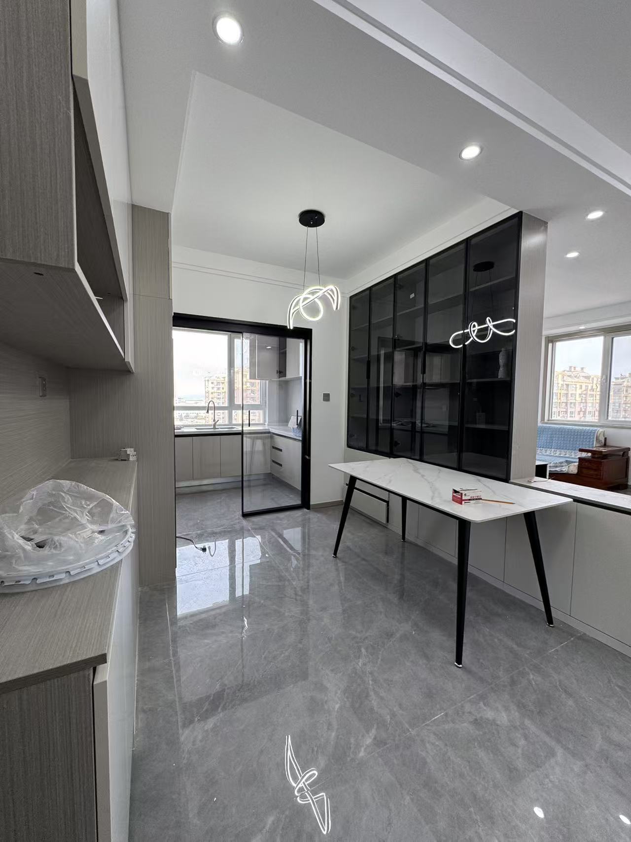 @1600/月，首次出租人和國(guó)際，電梯精裝2室