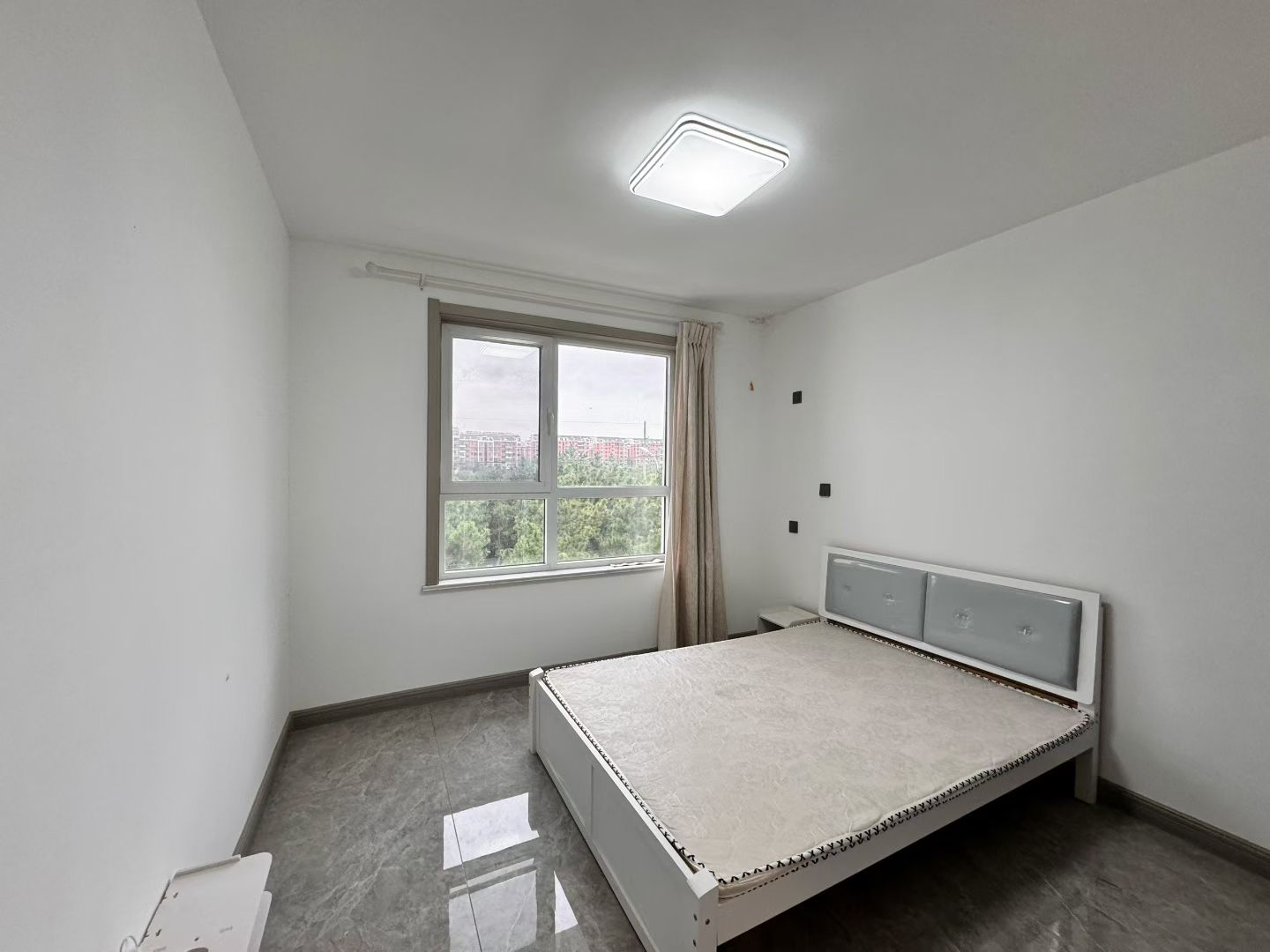 @出租:1300/月，書香世家，3葉草戶型