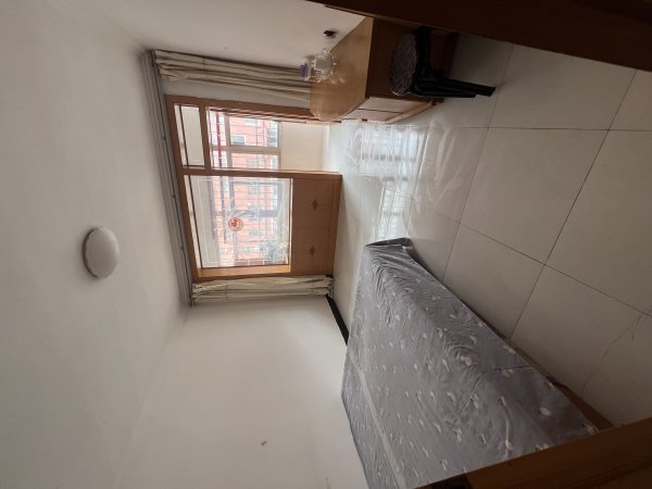 桃園小區(qū)一樓 三室一廳