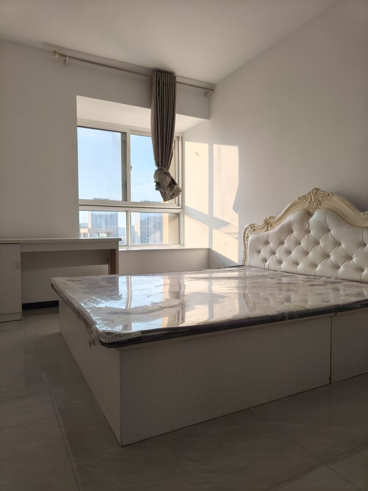 中央龍灣16樓115平三室家具家電齊全月租/1500年租起