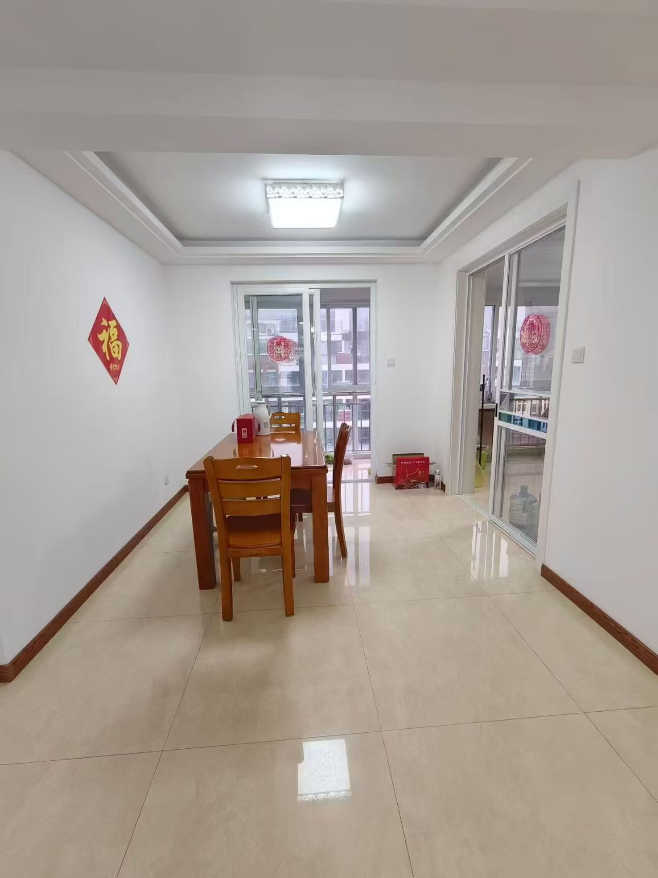 山川文苑151平三室兩衛(wèi)精裝家具家電齊全月租1300元