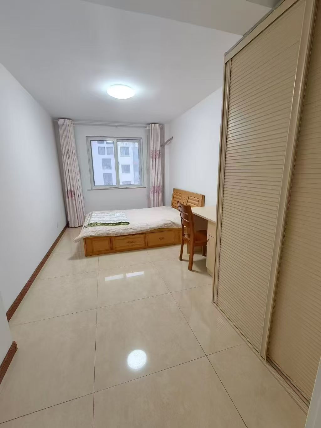 山川文苑151平三室兩衛(wèi)精裝家具家電齊全月租1300元