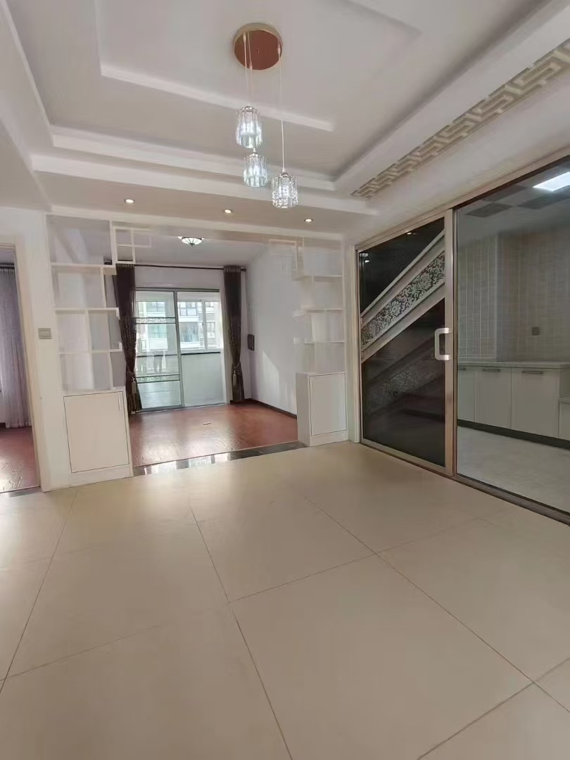 中央龍灣最南排 河景房 電梯6樓130.91平三室兩衛(wèi)68. 中央龍灣最南排 河景房 電梯6樓130.91平三室兩衛(wèi)68.