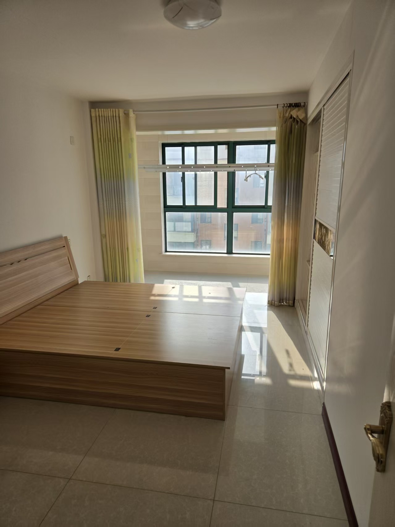 文山花園2室1廳1衛(wèi)，房子位于市中心，購(gòu)物方便，交通便利，，