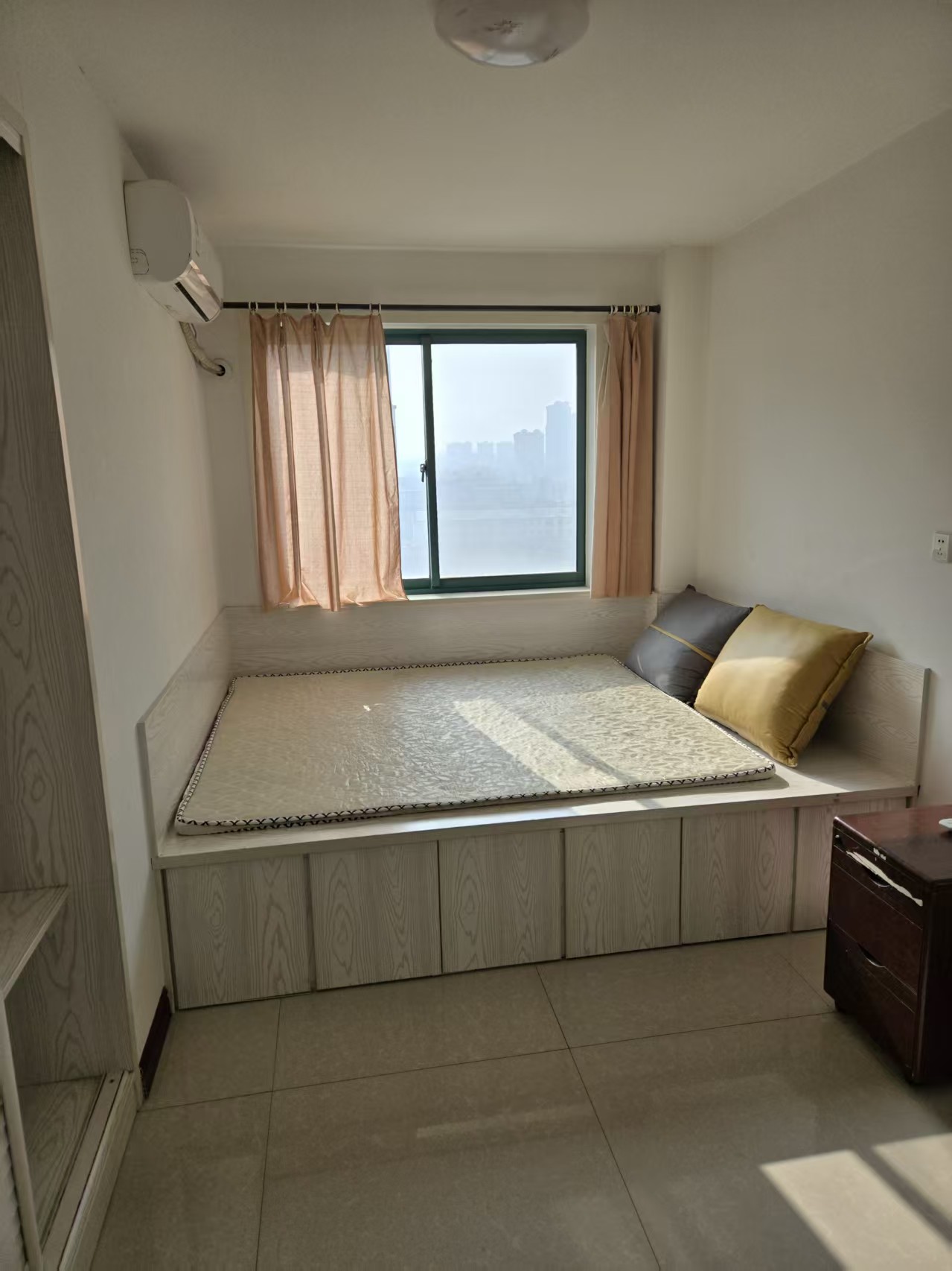 文山花園2室1廳1衛(wèi)，房子位于市中心，購(gòu)物方便，交通便利，，