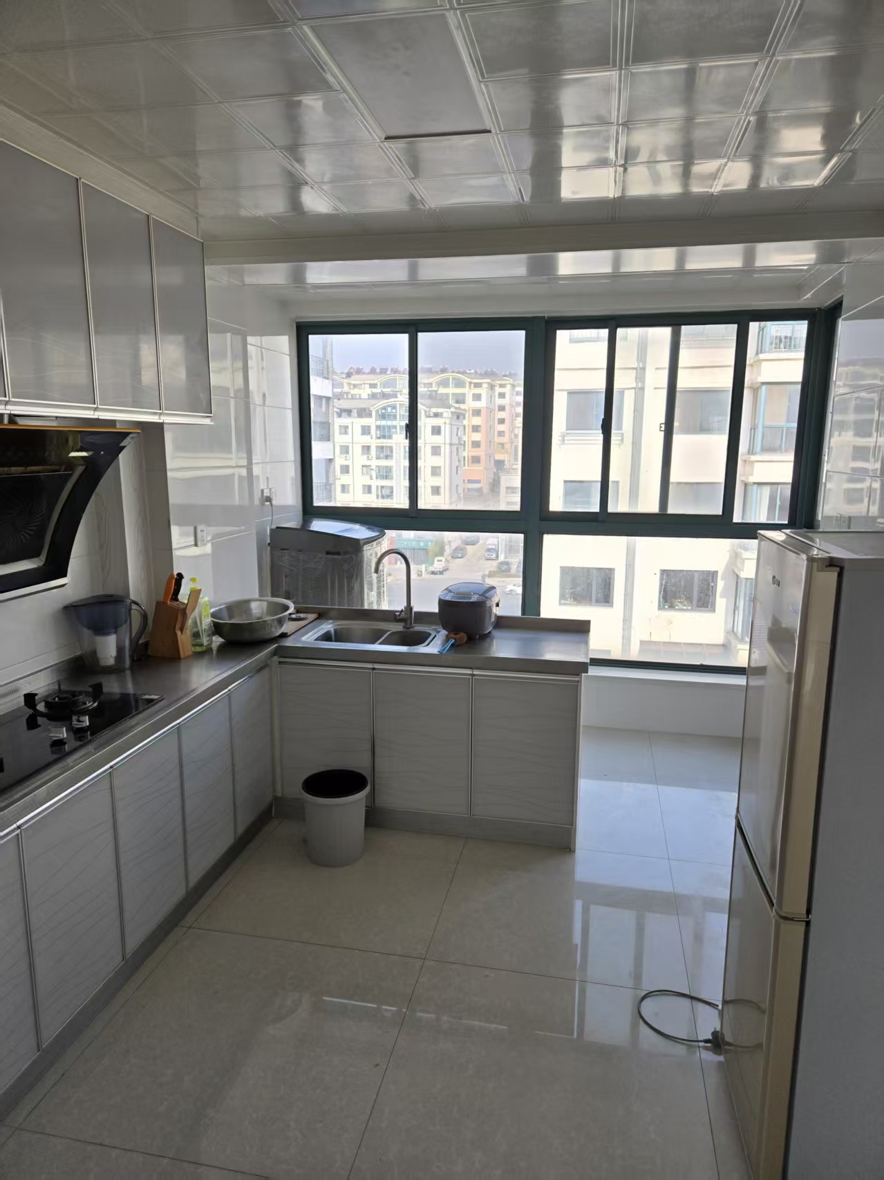 文山花園2室1廳1衛(wèi)，房子位于市中心，購(gòu)物方便，交通便利，，