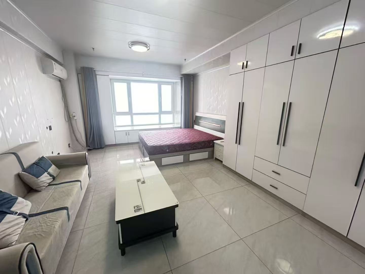 寶宇公館電梯19樓東向家具家電齊全拎包入住1000/