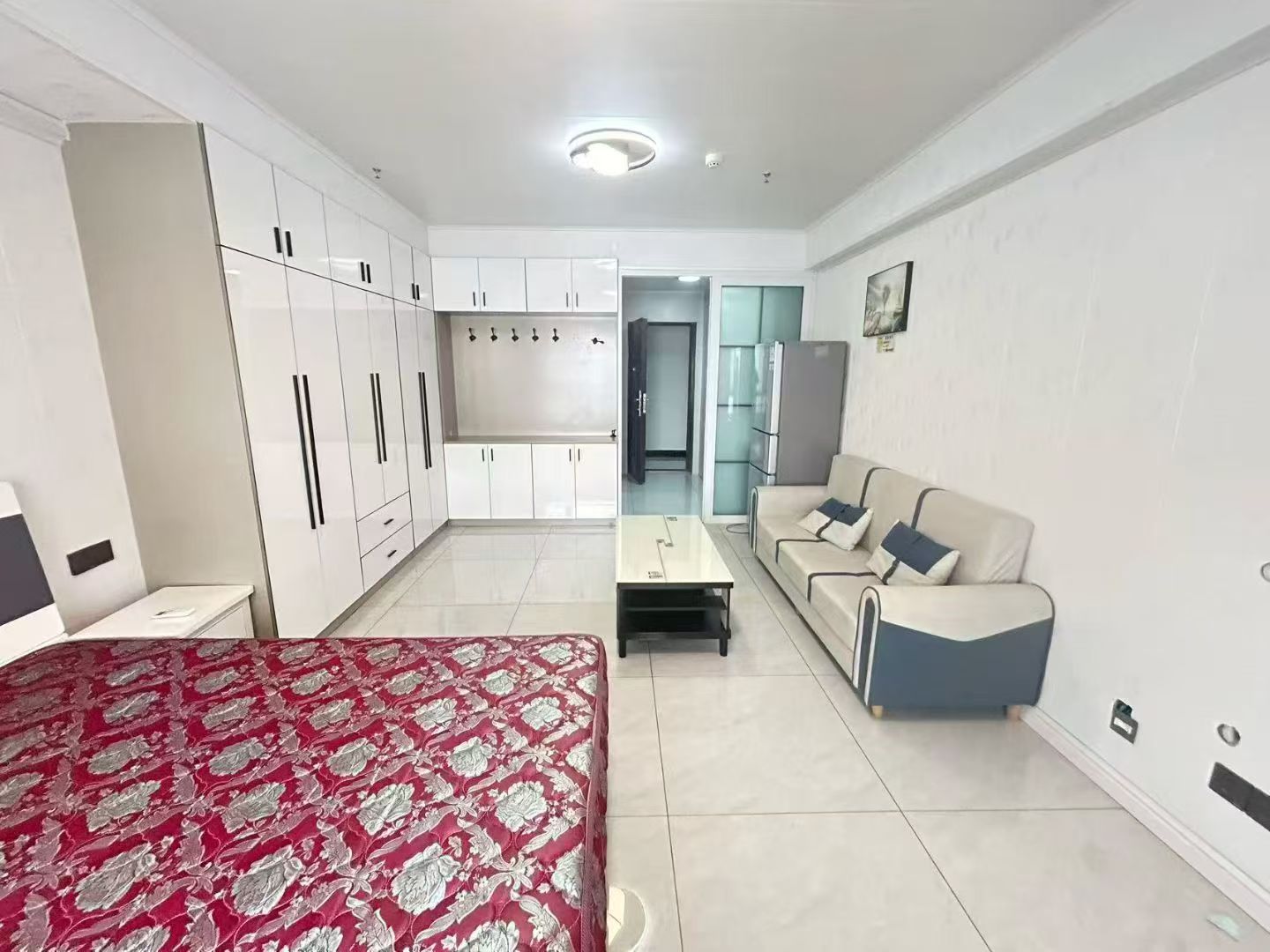 寶宇公館電梯19樓東向家具家電齊全拎包入住1000/