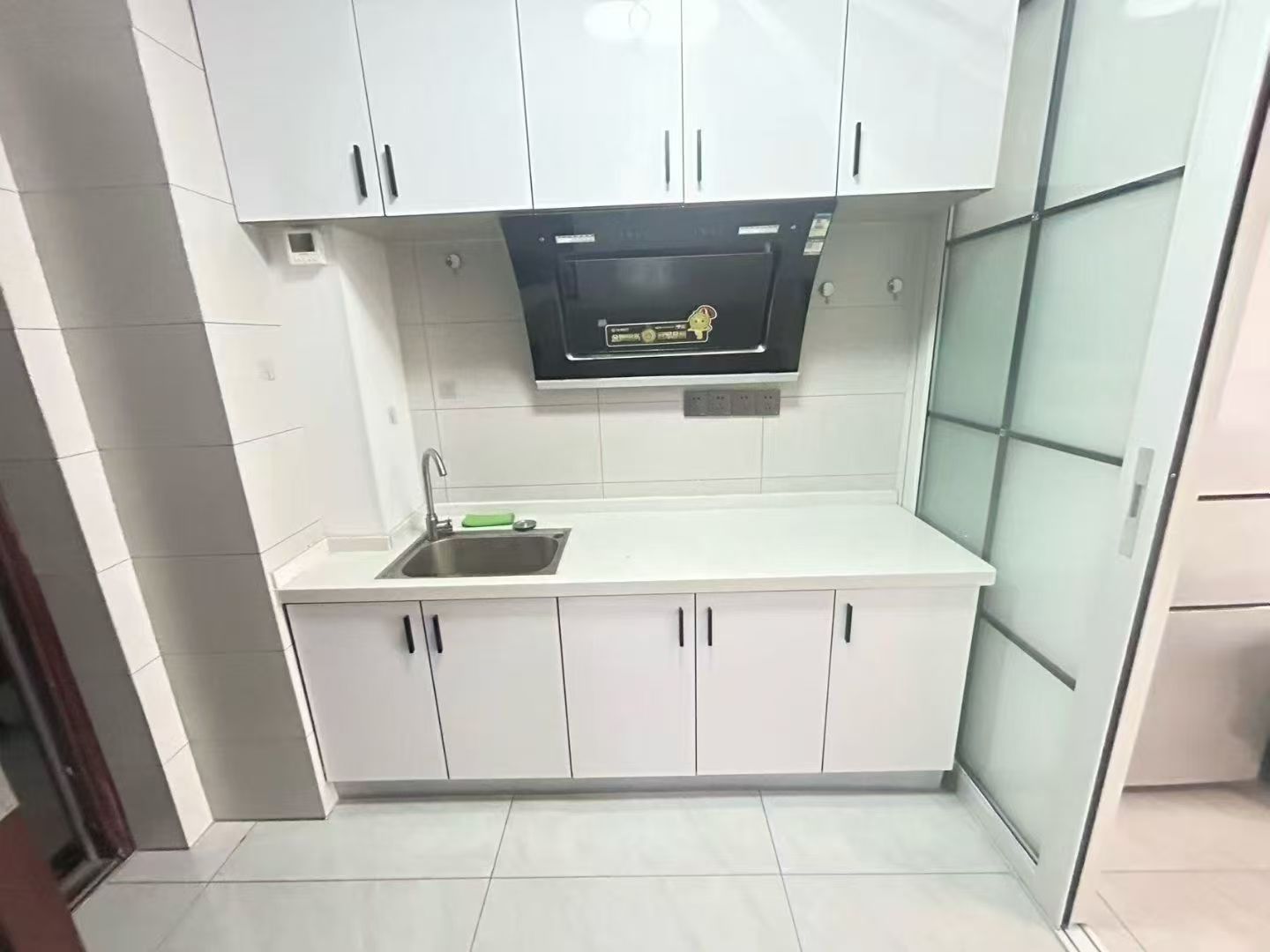 寶宇公館電梯19樓東向家具家電齊全拎包入住1000/