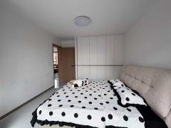 燕南街三樓三室精裝102平30萬(wàn)