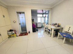 抱山街住人二樓96.7平三室拎包入住19.8萬