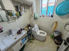 抱山街住人二樓96.7平三室拎包入住19.8萬